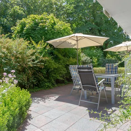 Haus Roseneck 4 *